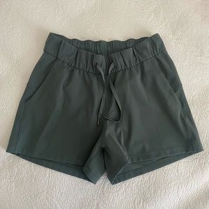 Lululemon on the fly short *Luxtreme NWOT